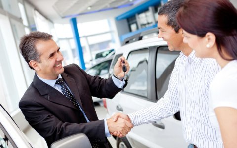 Happy-Car-Salesman-closing-deal-1024x641.jpg