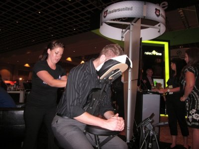 Dealers-United-booth.jpg