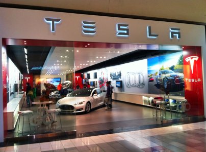 Tesla-Showroom.jpg Tesla-Showroom.jpg